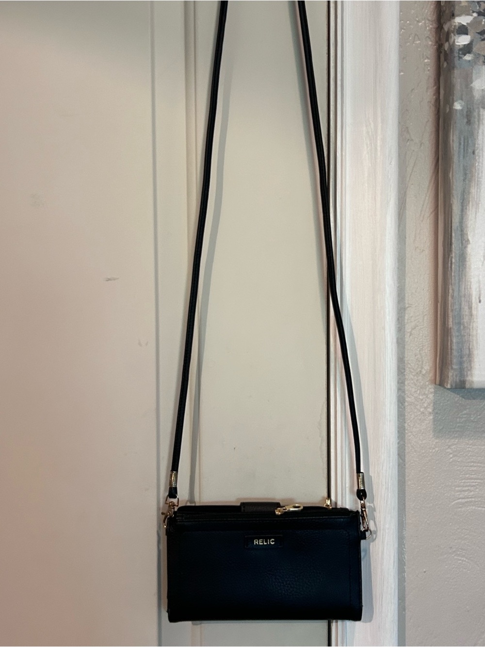 Relic Black Classic Crossbody Wallet Bag